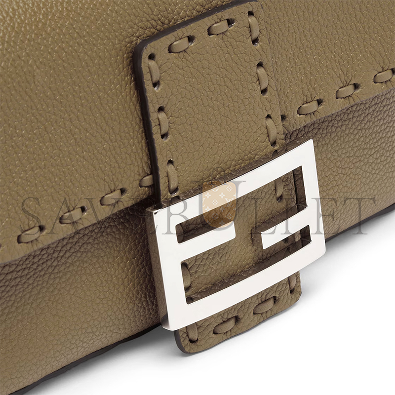 FENDI BAGUETTE MINI 8BS017ARBBF1F2W (20*13*5cm)
